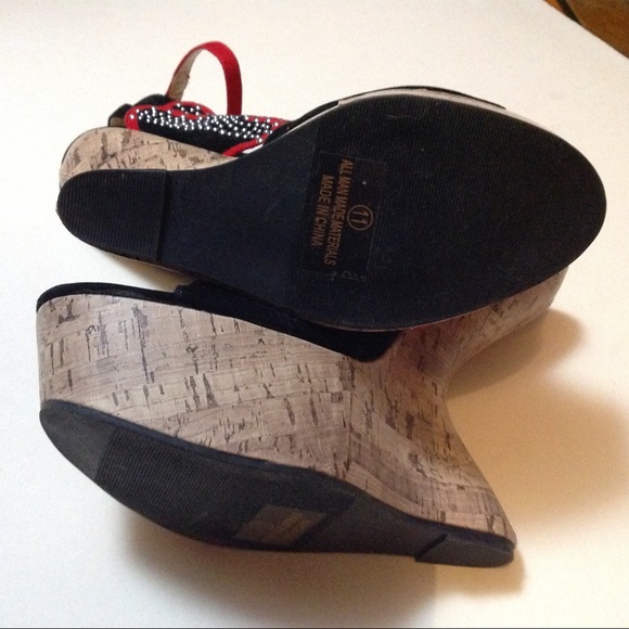 Where art meets fashion! Fun & Funky ALBA wedges! - Picture 3 of 8